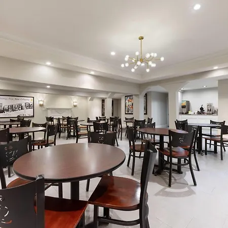 Super 8 By Wyndham New Orleans-2